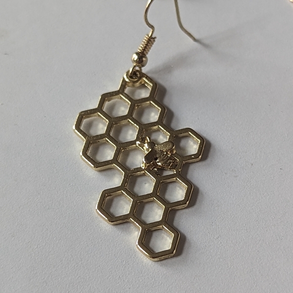 Bee and Honey Comb necklace and earring set - Picture 7 of 12